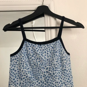  leopard linne - blått leopardmönstrat linne från Brandy Melville, väldigt stretchig💙