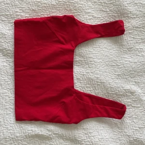 Topp från Asos  - Aldrig använd, tjockare bra material, storlek 8, funkar som xs/s ❤️ frakt tillkommer 