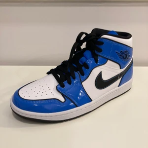 Jordan 1 - Jordan 1 mid Signal Blue