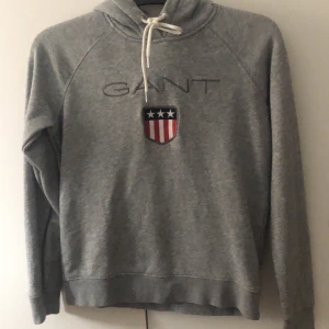 Gant, storlek s - Storlek S, har haft den minst 2-3 gånger, väldigt bra matrial (äkta gant) orginal pris 999kr 