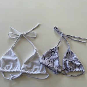 Mönstrad & vit bikini överdel - jätte bra skick på tröjan. Köpt på SHEIN, för liten på mig med c-kupa så skulle rekommendera någon me a-kupa köpa dom här bikinisarna. 