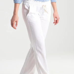 Linnebyxor - Jättesnygga slutsålda Roxy linnebyxor i storlek S😍Köpta här på plick men var tyvär lite för små! De är lite små i storleken och skulle säga att de passar XS/S💕Pris kan diskuteras!