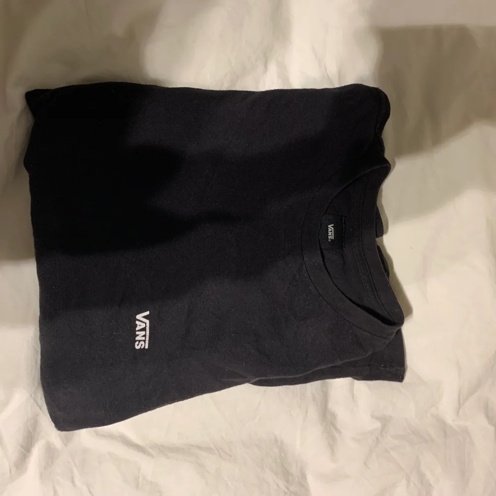 Vans longsleeve. Bra skick inköpt på carlings för 599kr. Tröjor & Koftor.