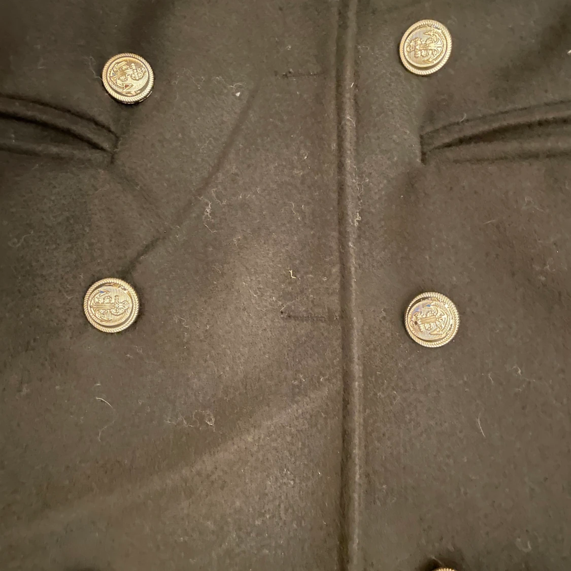 Kappa svart med guld knappar - 91