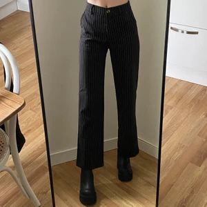 Kostymbyxa - Fina byxor från Venderby’s🖤 Dragkedja och knapp fram, två fickor fram! Aldrig använda🦋