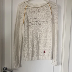 Stickad topp  - Stickad topp från desigual med coola detaljer 