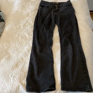 Svarta bootcut jeans från Levis, 29 - Svarta bootcut jeans från Levis, 29