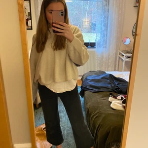 Jeans - Zara jeans i modellen kick flare. Älskar de, men de är lite för stora så de kommer inte till användning.❤️