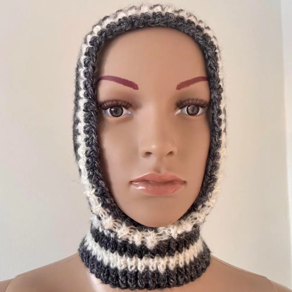 Handmade adjustable balaclava in premium acryl and mohair. Incredibly soft. Very high quality yarn. One size fits all. You can adjust the balaclava at the chin after your preferences  Prices are reflected by quality & cost of the yarn🌻 Lifetime warranty ♻️ Free non-tracked shipping 💜     #balaclava #handmade #knitted #crocheted #skimask. Accessoarer.