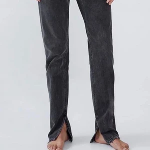 Slits jeans - VÄRLDENS snyggaste jeans. Mina absoluta favvisar. Så himla snygga och perfekt baggy modell men snygga om dom sitter tight också ❤️💕💕💕😘😘