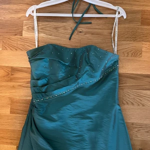 Oanvänt balklänning strl Nixa - Balklänning från Nixa strl 38. Oanvänt!! Pris 700kr