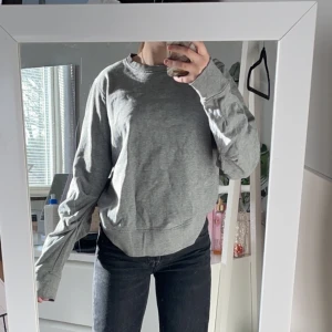 Oversized tröja - Säljer en oversized grå tröja