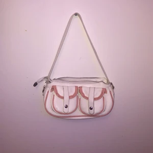 Axel väska - Sällan använd väska, skriv om ni vill ha mer bilder