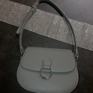 Nelly väska  - Kort väska från Nelly 