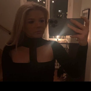 Festtopp  - Intressekoll på denna SJUKT snygga festtopp ifrån zara! 