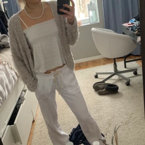 Riktigt ball glittrig kofta - Mjuk glittrig kofta som från zara🤩 Köpte på barnavdelning i 164 men passar xs-s. Nästan helt oanvänd så skicket är superbra