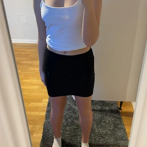 Kjol - Svart kjol i 164 men är som Xs ifrån Cubus 