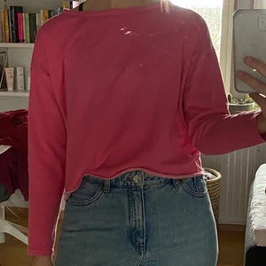 Rosa tjocktröja - Rosa tjocktröja i storlek xs. Hör av dig om du undrar något! (Köparen står alltid för frakten) 💚