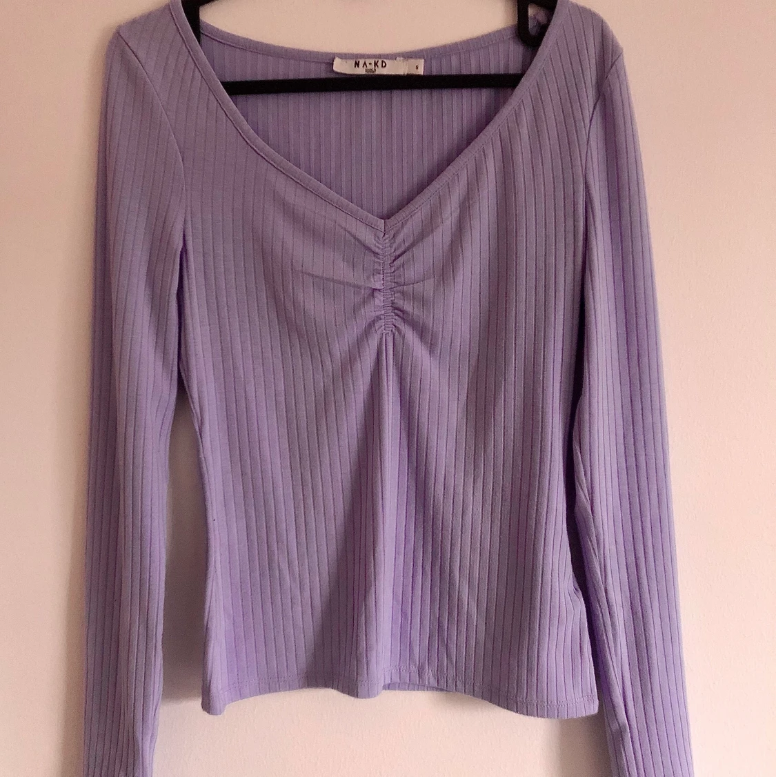 Lila tröja med rynch - 90