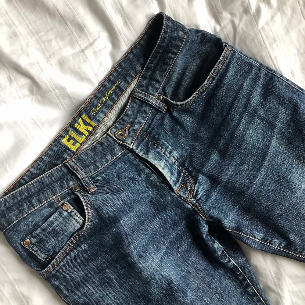 Lowwaisted jeans från peak performance 😍 . Jeans & Byxor.