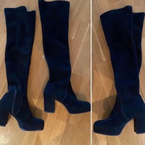 Klackskor  - Overknee boots Från scorett  K.COBLER ”BELLONA OVERKNEE SVART”  Storlek 39 Ord. pris 1600 kr