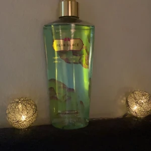 Parfym - Säljer min Victoria Secret som aldrig är använd. Doftar fräscht.💓 Den är i stor storlek