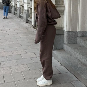 Reebok sneakers  - Sneakers använda 2-3 ggr från Reebok! Strl 38. Vita med blåa detaljer. Möts i sthlm / fraktar. 