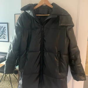 Vinterjacka - Varm å skön jacka i skinnimmitation, från SHEIN liknar den från Zara ❤️ 