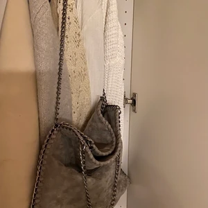 Väska - Säljer nu min fina Stella mccartney inspirerade väska!!!💖💖 Startpriset är 200kr