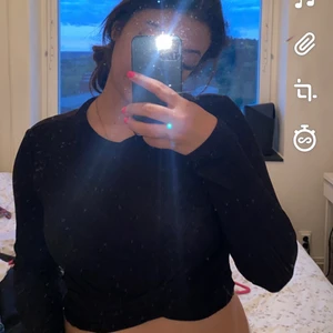 Magtröja  - Snyggaste magtröjan från hm. Köpte den för längesen men använt 1-2 gånger. Storlek M men passar även S.