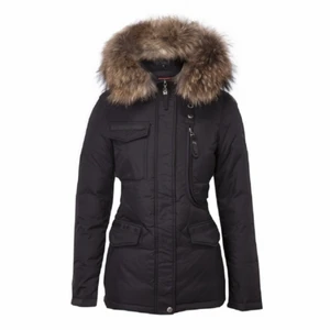 Hollies jacka storlek 38 men passar S  - Mycket varm o fin vinterjacka i bra skick. Storleken är 38 men jag brukar ha S/XS och den passar mig perfekt. Pälsen är äkta. Nypris 4500