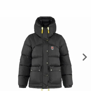 Fjällräven jacka  - Hej, söker denna fjällräven jacka i storlek S eller M. Kan betala 3500kr eller neråt
