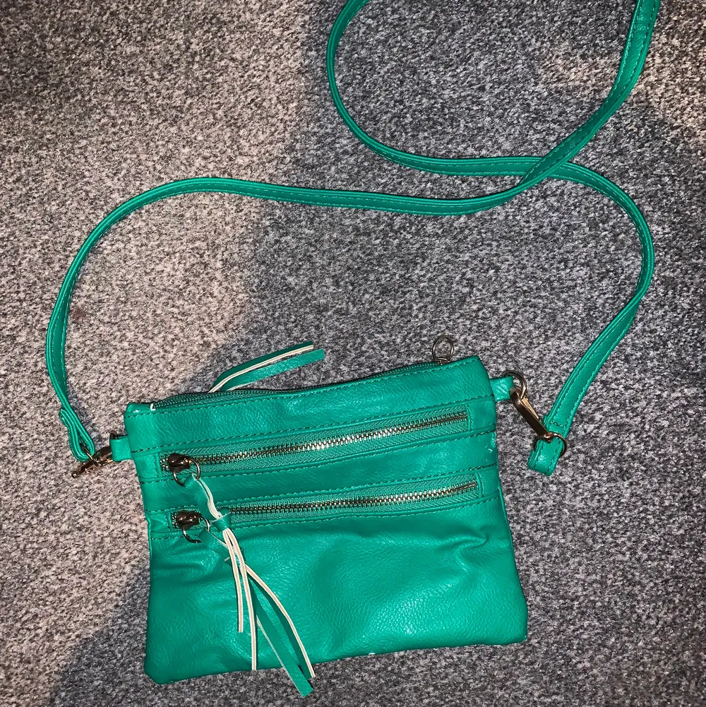 Supersöt axelbands väska i en trendig grön färg!😍 Bjuder frakt. Väskor.