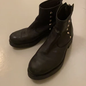 Boots  - Äkta skinn. 9/10. Sparsamt använda. Från Italien. Köpta i Berlin. 