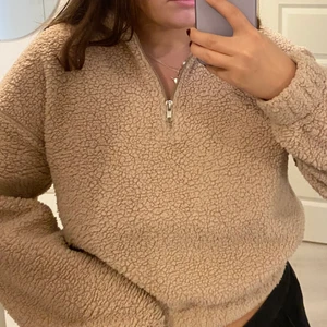 Mysig tröja - Mysig tröja, knappt använd. Köpt för 399 säljer för 80kr. Kan mötas eller frakta