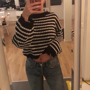 Randig stickad tröja - Jäääätte mysig stickad tröja, perfekt nu till hösten🥰