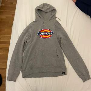 Garderobsrensning! Nyskick Dickies Hoodie. Nypris 749kr mitt pris 200kr