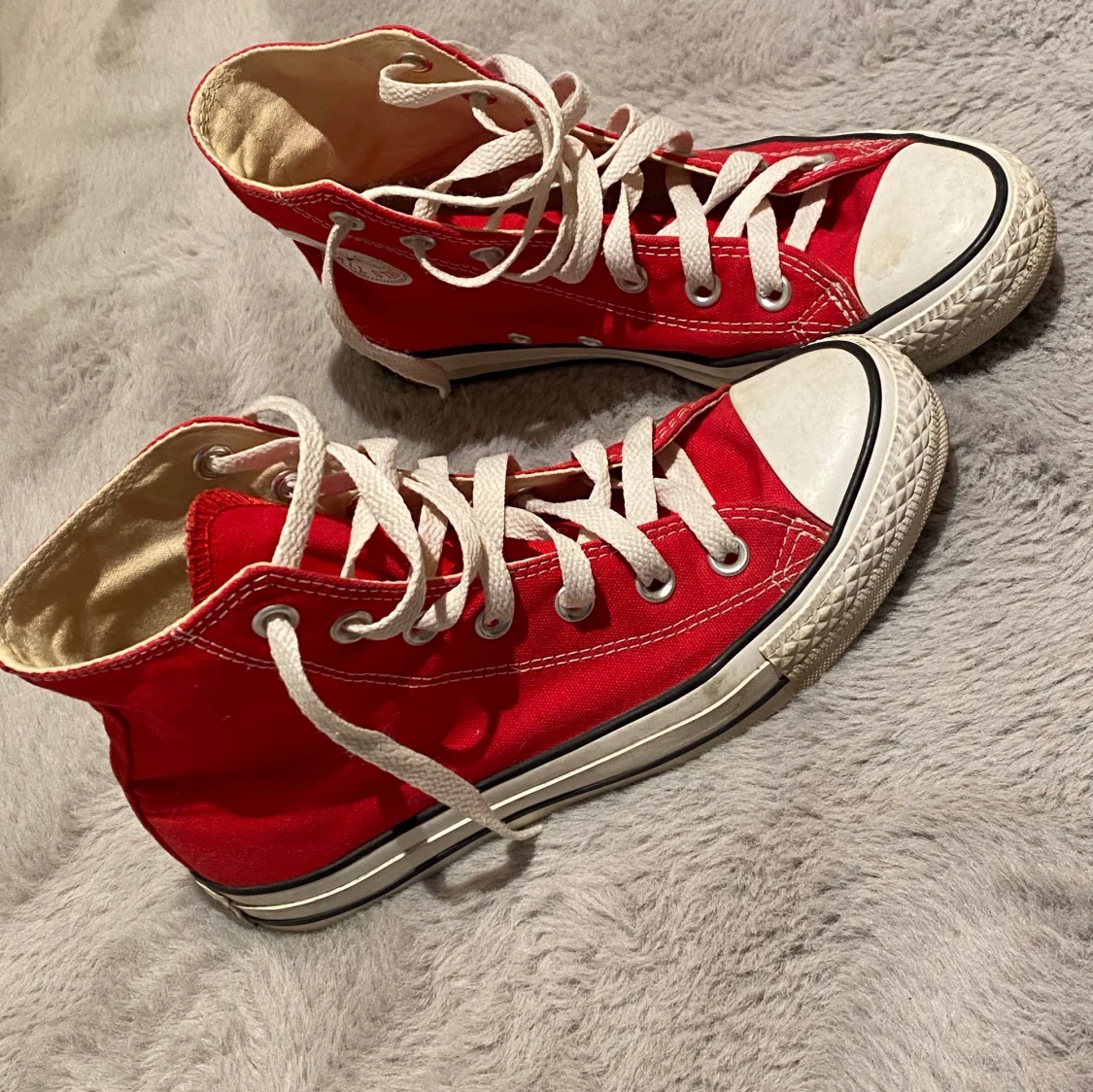 Röda converse  - 91