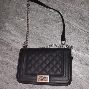 Superfin!! - Denna väska går att köpa nu för 130 bjuder frakt!! Passa på😍😍😍 