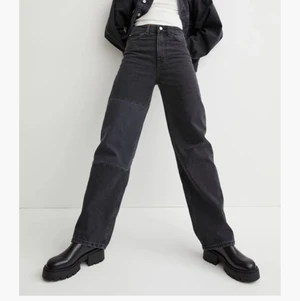 Hm jeans - Säljer jättecoola jeans från hm. Liknar ”our legacy” jeansen. Endast använda en gång💕
