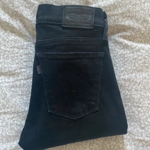 Levis super skinny Stl 24 - Levis super skinny Stl 24, använda men i bra skick.