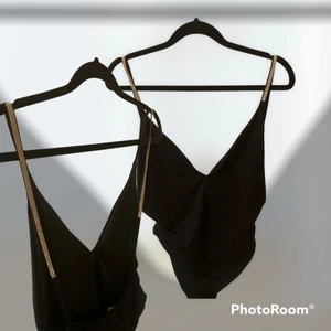 Body från zara - Ny och oanvänd body med diamant detaljer på banden. Från zara, storlek S men passar även XS. 