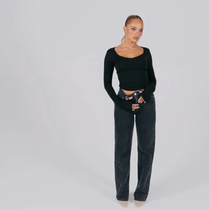 Adsgn jeans  - Riktigt snygga och trendiga jeans från Alice Stenlöf. Tyvärr för stora för mig… helt nya och aldrig använda 