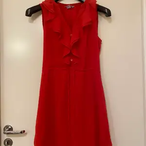 Söt röd klänning i bra skick! 