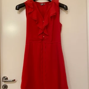 HM klänning strl 36 - Söt röd klänning i bra skick! 