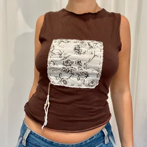 Brun cool topp med tryck - Så jävla cool 