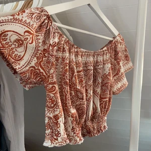 Gina tricot topp strl XS - Bra skick, knappt använd.