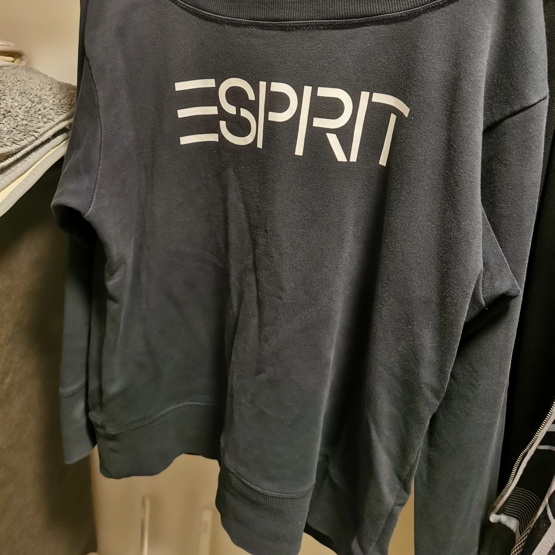 Espirit tröja med vit krage  - 90