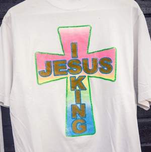 Kanye West Jesus is King t-shirt i storlek M.