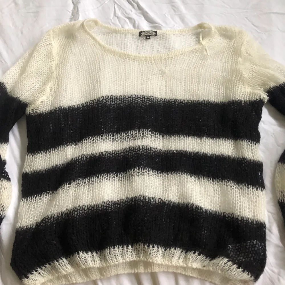  HÖGSTA BUD 180kr köp direkt för 200kr !!!! vintage bikbok sweater . Stickat.